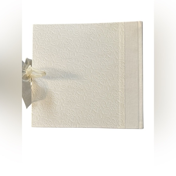 Two NWOT Elegant Cream Wedding Photo Albums - Picture 7 of 9